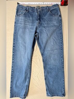 Wrangler Men’s Straight Blue Denim Jeans Regular Fit Mid Rise 5-Pocket